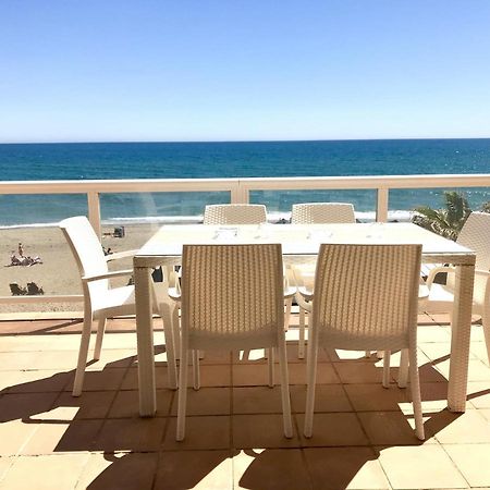 Beachfront Apartment In La Cala De Mijas Kültér fotó
