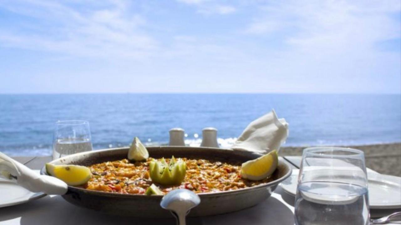 Beachfront Apartment In La Cala De Mijas Kültér fotó