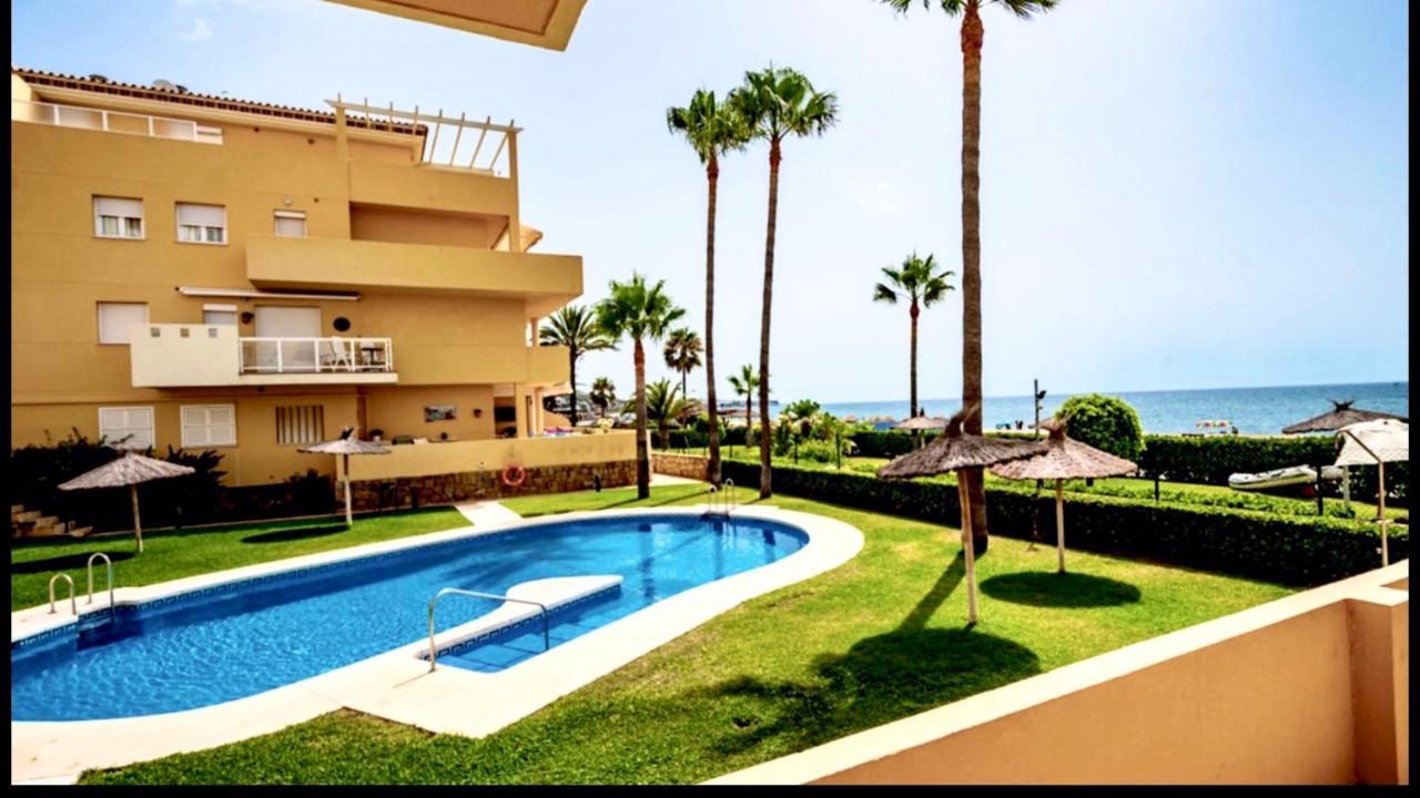 Beachfront Apartment In La Cala De Mijas Kültér fotó