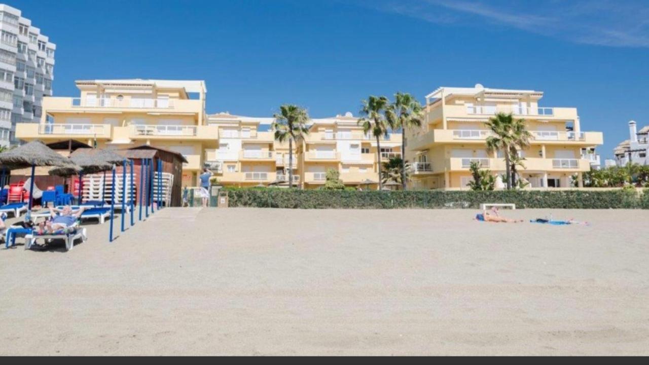 Beachfront Apartment In La Cala De Mijas Kültér fotó
