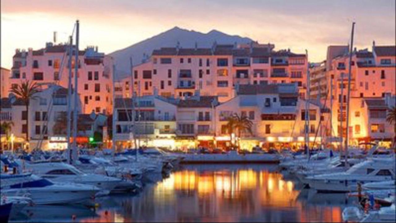 Beachfront Apartment In La Cala De Mijas Kültér fotó