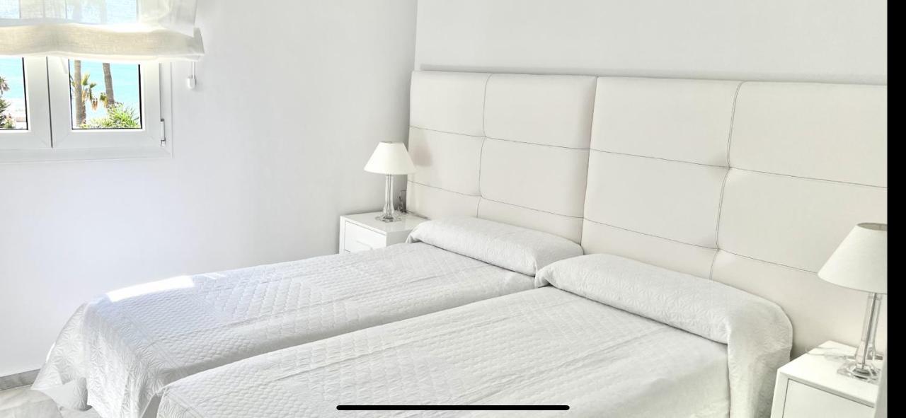 Beachfront Apartment In La Cala De Mijas Kültér fotó